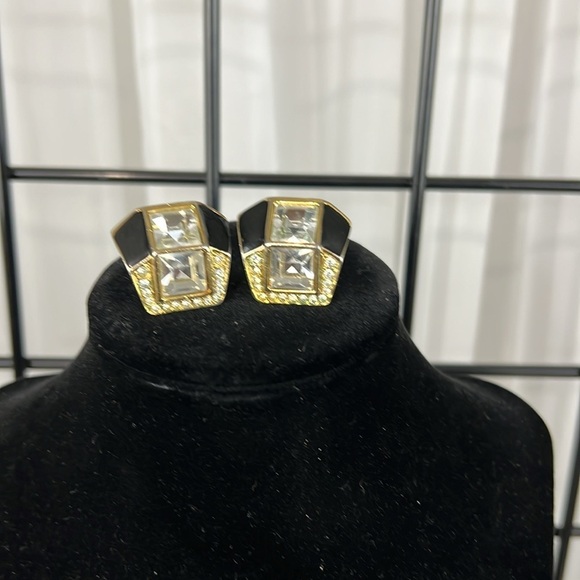 Vintage circa 1990 Stamped Parklane jeweled clip earrings. Great gift. 🎁 - Picture 2 of 6